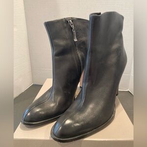 BCBG Max Azria leather boots. EUC. Size 8